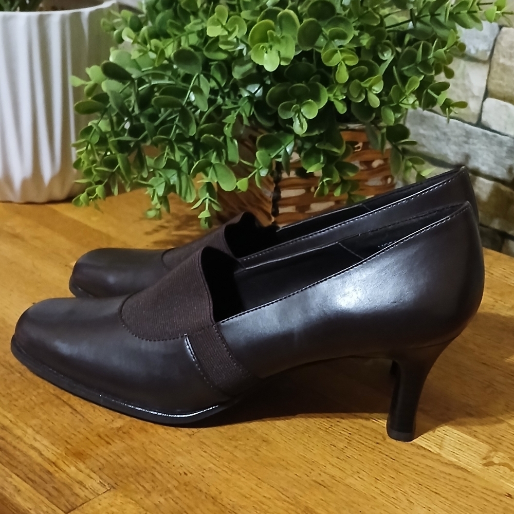 Mootsies Tootsies Brown Classic Contempory Leather Heels Timeless Design 8.5M
